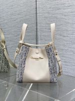 700 Signature Raffia Bucket Bag