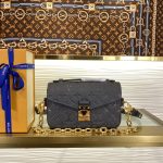 Louis Vuitton Métis East West Messenger Bag