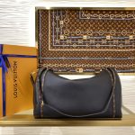 Louis Vuitton Express Travel Large Shoulder Bag - Image 3
