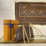 Louis Vuitton SQUIRE Small Handbag 30cm - Image 2