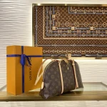 Louis Vuitton SQUIRE Small Handbag 30cm - Image 3