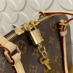 Louis Vuitton SQUIRE Small Handbag 30cm - Image 4