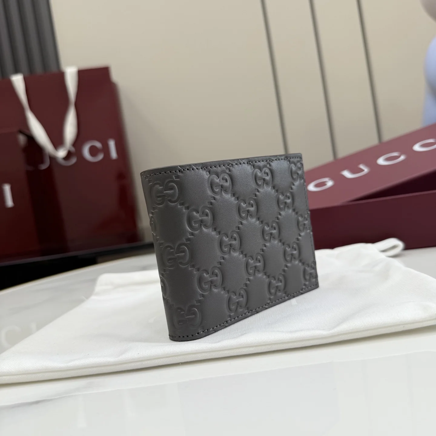 1-1088 UbestLuxury Gucci GG Emblem Wallet main product photo SKU GU25173