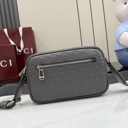 UbestLuxury Gucci GG Emblem Shoulder Bag 23cm main product photo SKU GU25177