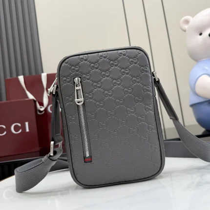 UbestLuxury Gucci GG Emblem Shoulder Bag 28cm main product photo SKU GU25178