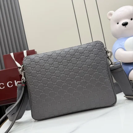 UbestLuxury Gucci GG Emblem Shoulder Bag 31cm main product photo SKU GU25179