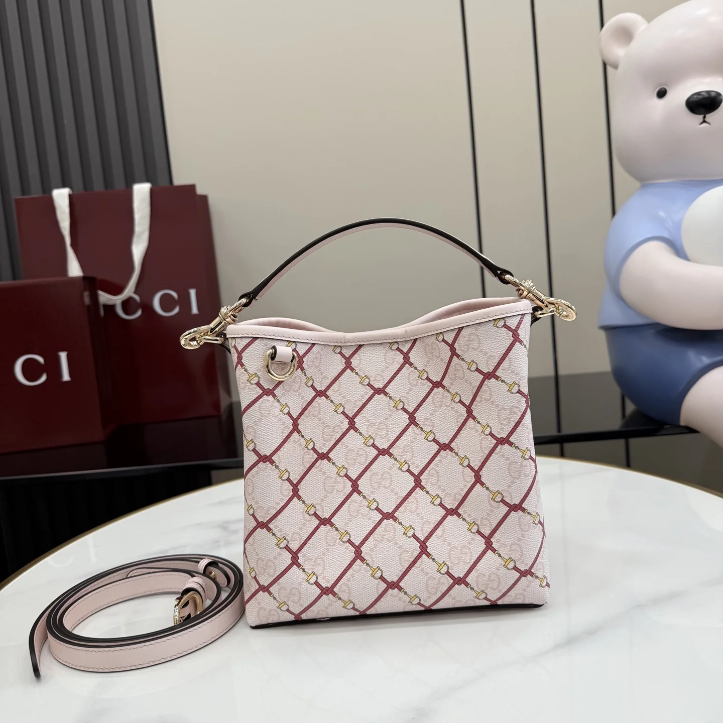 1-1419 UbestLuxury Gucci GG Emblem Bucket Bag 19cm main product photo SKU GU25417