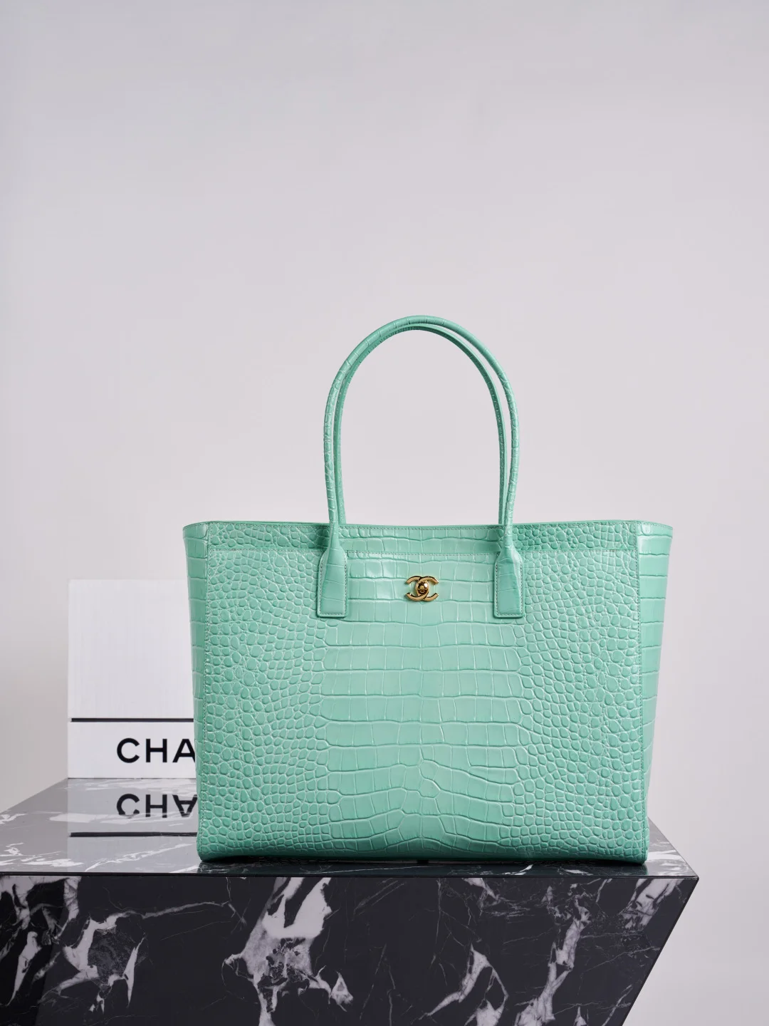 1-150 UbestLuxury Chanel Chanel Crocodile Pattern Tote Bag 40cm Green main product photo SKU CH30713