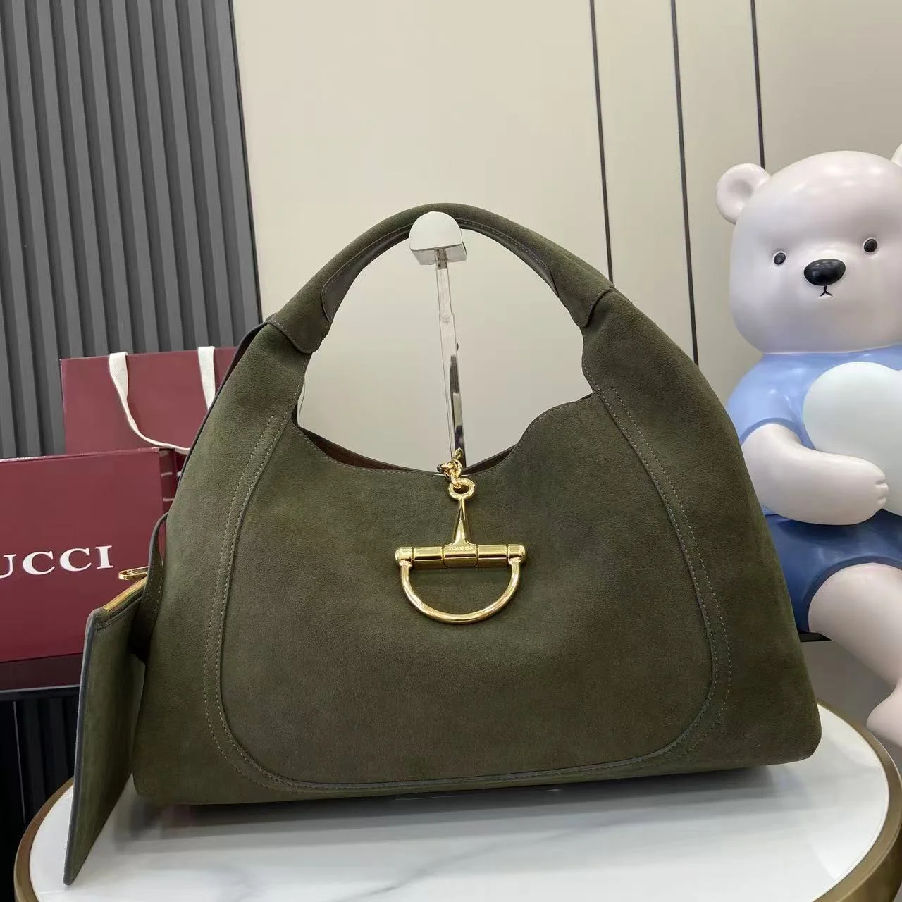 1-1769 UbestLuxury Gucci Gucci Softbit Shoulder Bag 46cm main product photo SKU GU25598