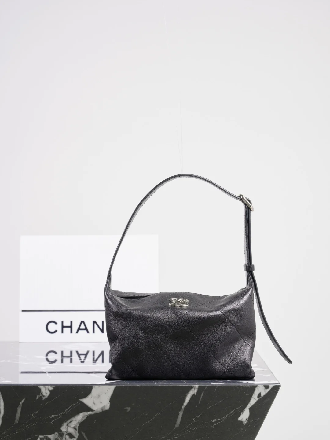 1-185 UbestLuxury Chanel Chanel 26P Shoulder Bag 23cm main product photo SKU CH30726