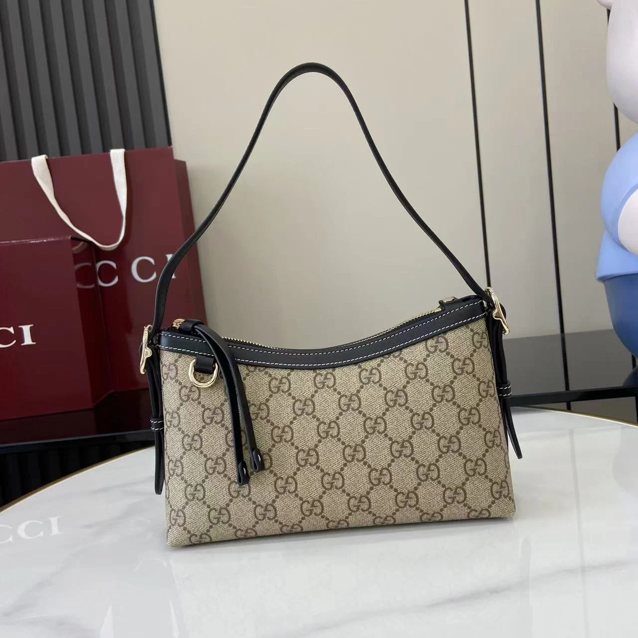 1-1874 UbestLuxury Gucci GG Emblem Shoulder Bag main product photo SKU GU25671