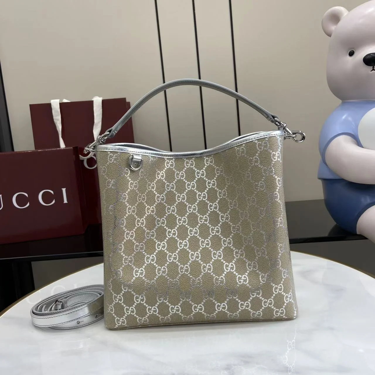 1-1926 UbestLuxury Gucci GG Emblem Shoulder Bag 25cm main product photo SKU GU25706