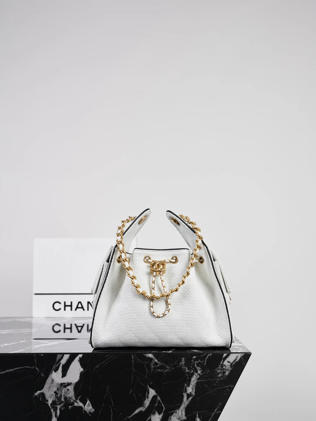 1-211 UbestLuxury Chanel Chanel Hobo Bucket Bag 30cm main product photo SKU CH30739