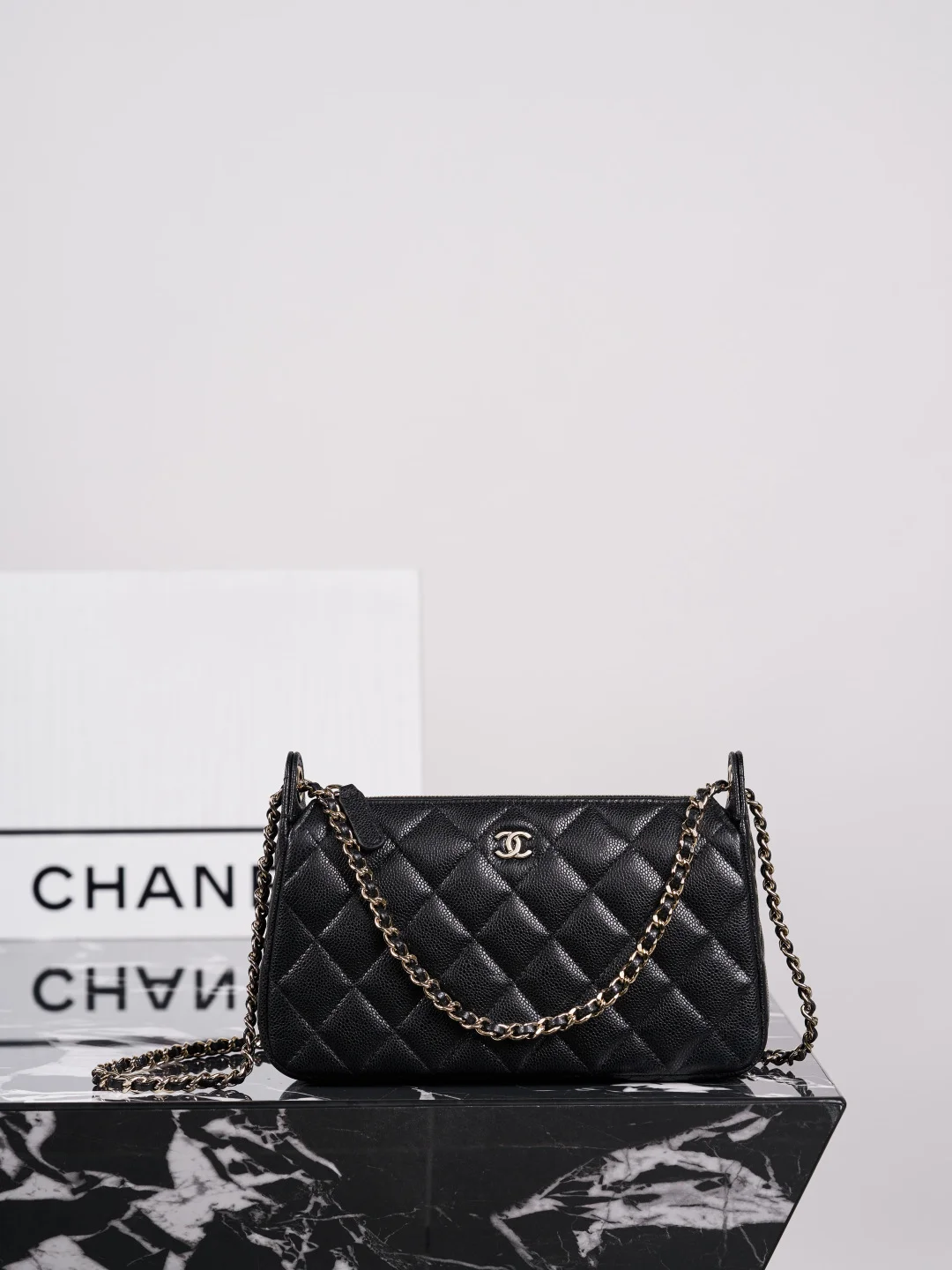 1-25 UbestLuxury Chanel Chanel Handbag 21cm main product photo SKU CH30636