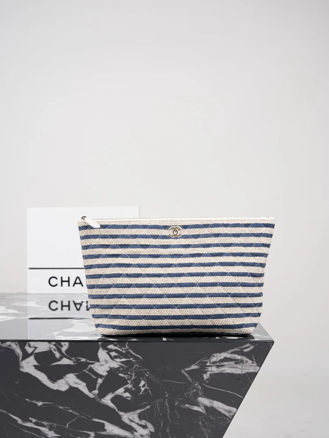 1-28 UbestLuxury Chanel Chanel 26 Spring/Summer Zip Pouch Striped Large 32cm main product photo SKU CH30637
