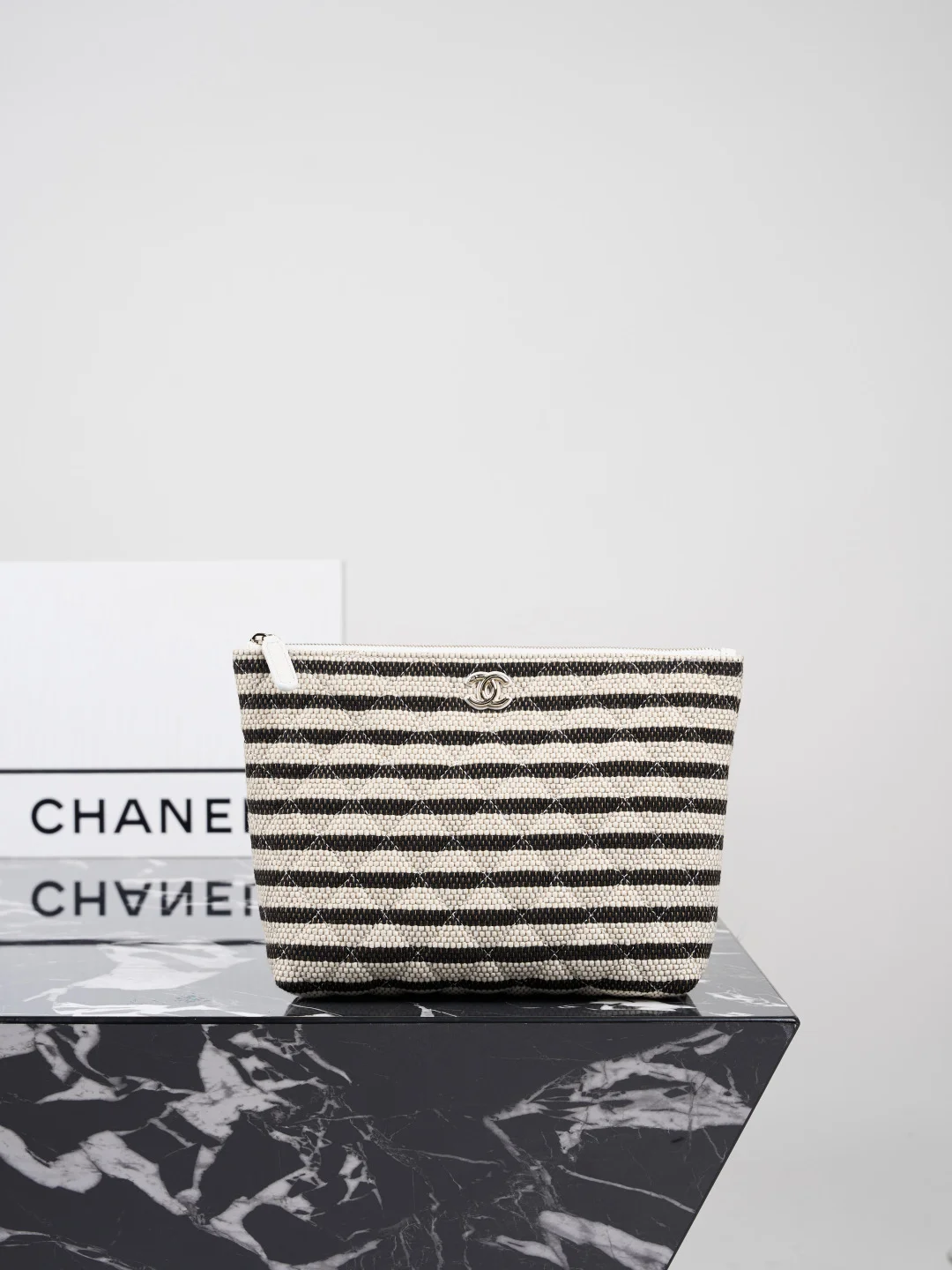 1-29 UbestLuxury Chanel Chanel 26 Spring/Summer Zip Pouch 24cm main product photo SKU CH30638