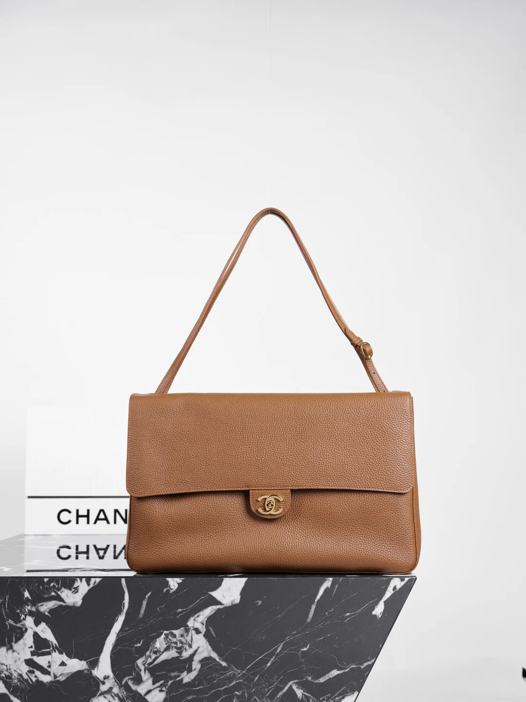 1-292 UbestLuxury Chanel Chanel Maxi Flap Bag 38.5cm Camel/Gold main product photo SKU CH30783