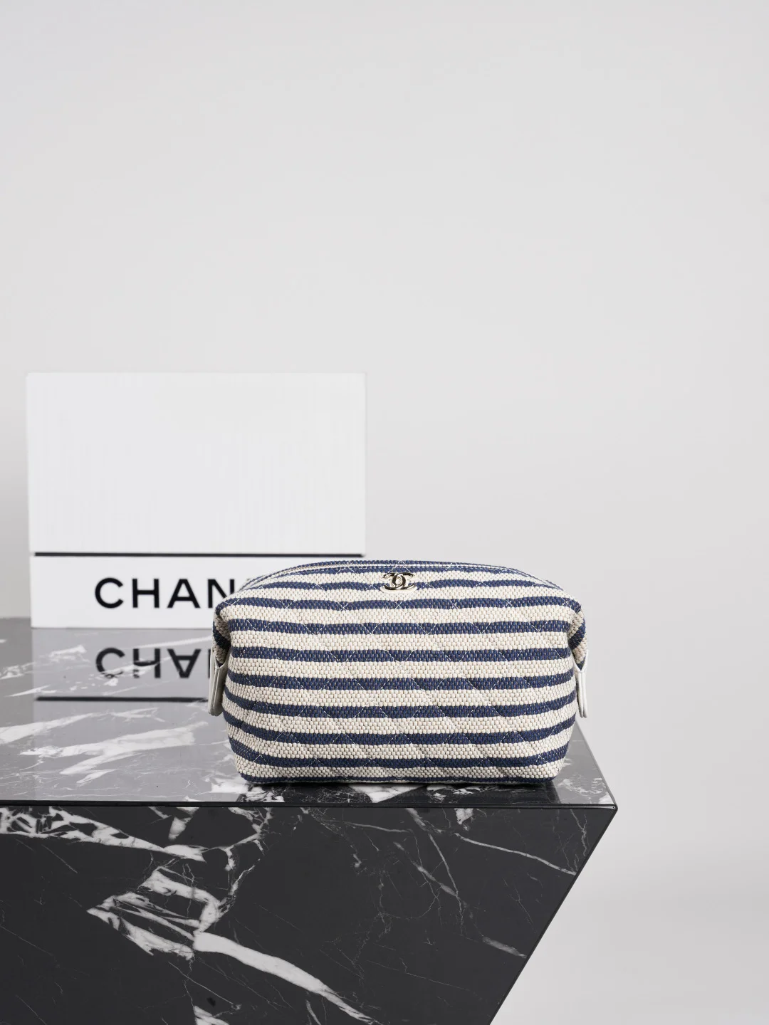 1-34 UbestLuxury Chanel Chanel 26 Spring/Summer Zip Pouch 22cm main product photo SKU CH30640