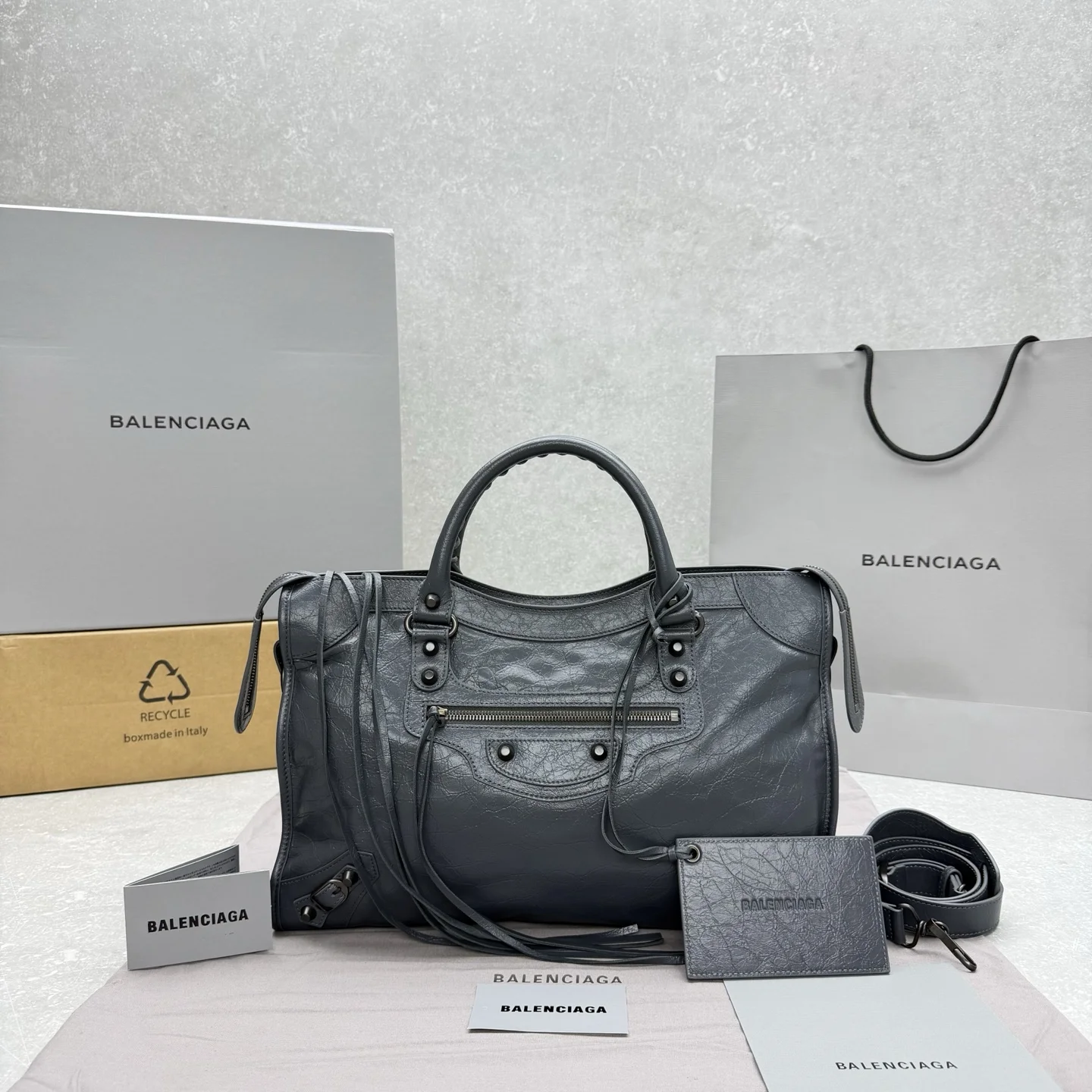 1-3768 Balenciaga Shoulder Bag - Image 1