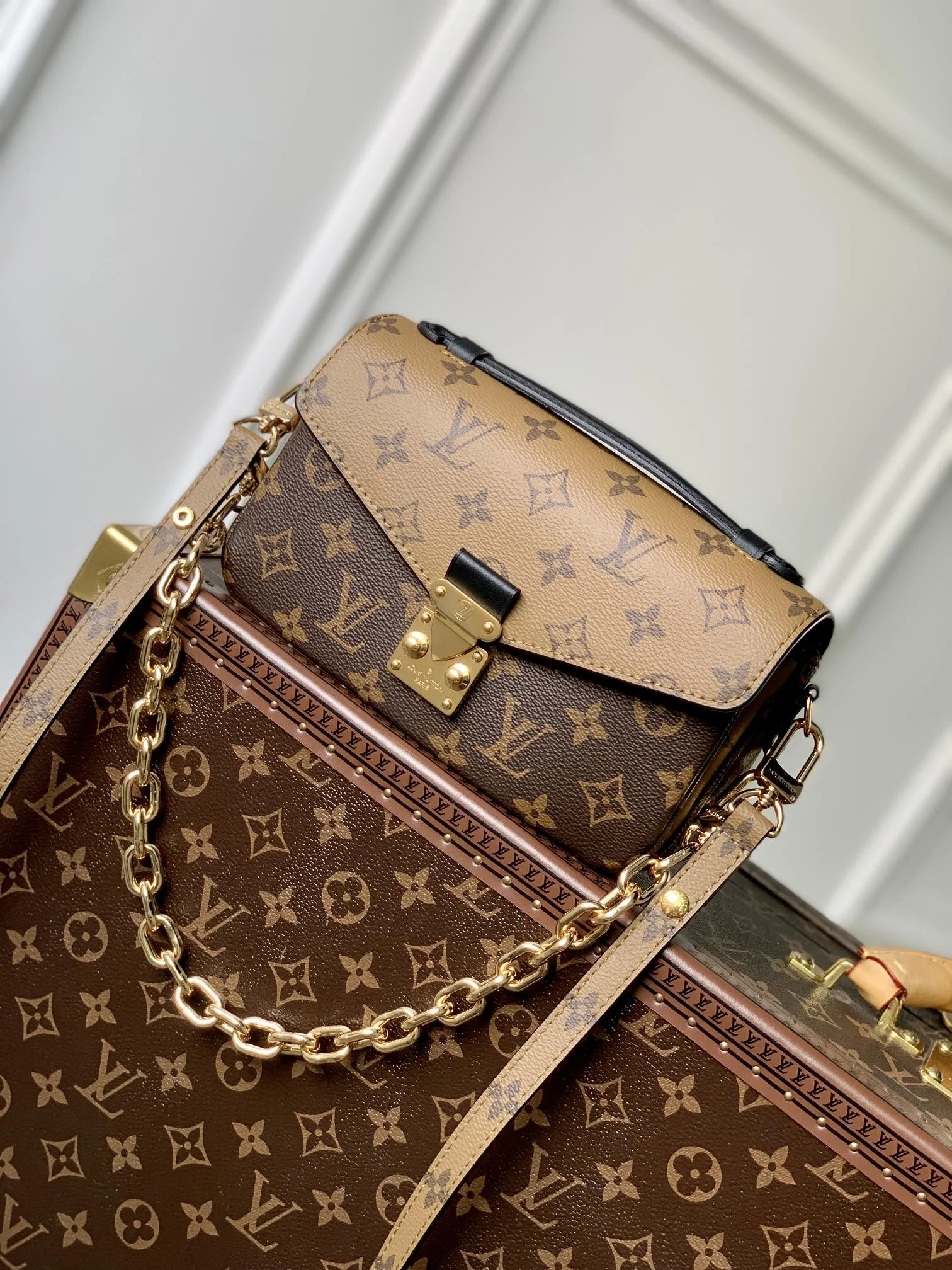 1-3814 Louis Vuitton East West M Shoulder Bag 21.5cm - Image 1