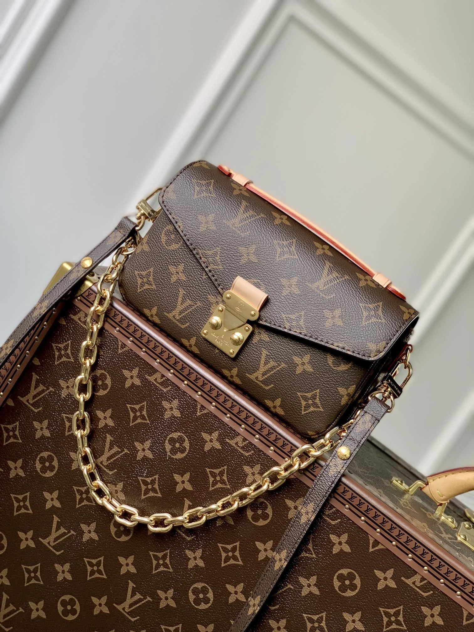 1-3815 Louis Vuitton East West M Shoulder Bag 21.5cm - Image 1