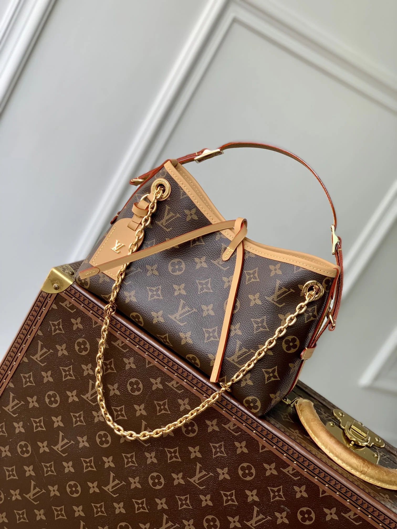 1-3819 Louis Vuitton CarryAll BB Handbag 26cm - Image 1