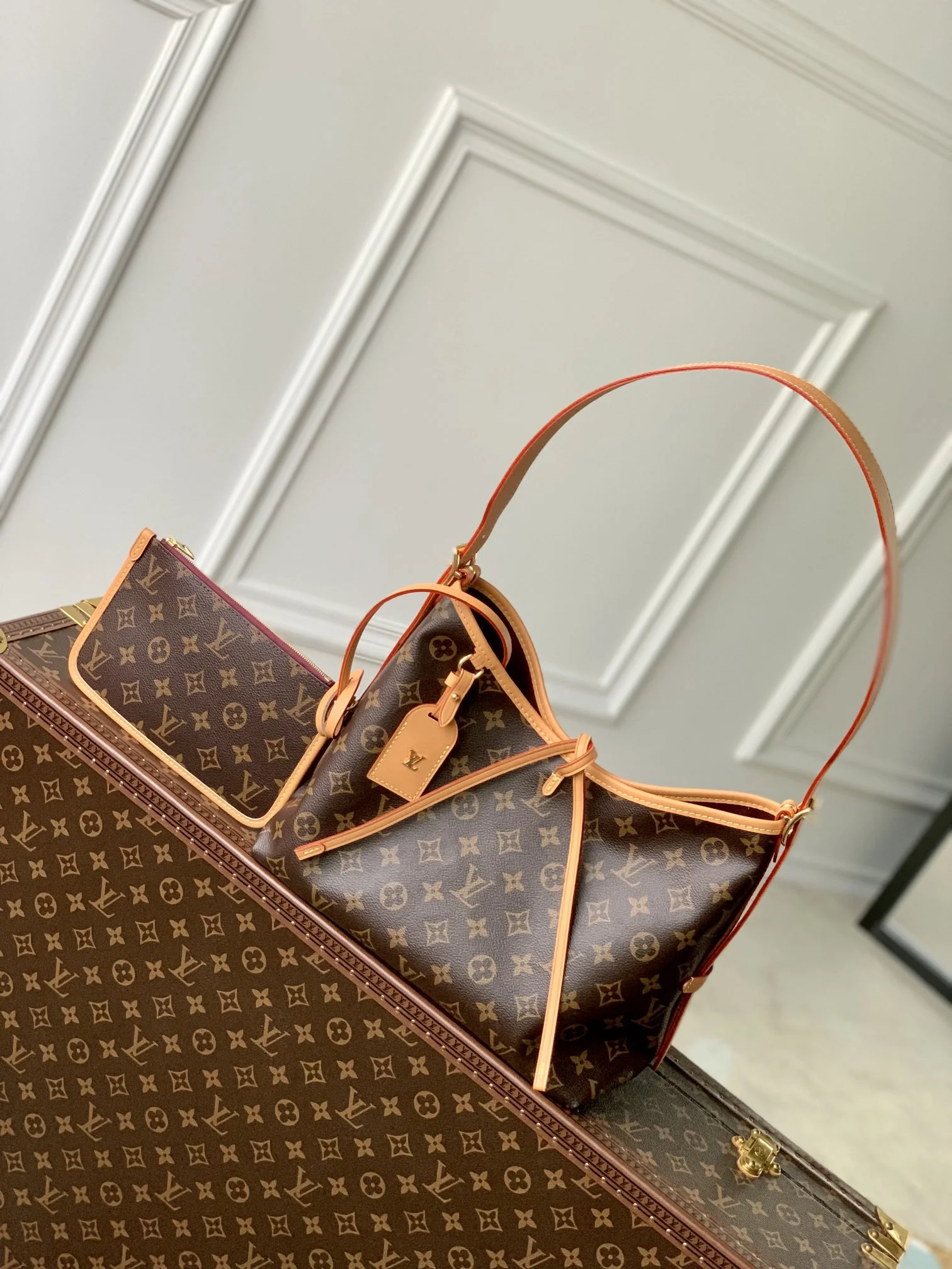 1-3820 Louis Vuitton CarryAll Handbag 29cm - Image 1