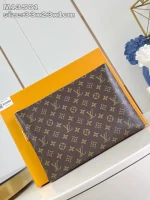 Louis Vuitton M13561 Wallet 33cm