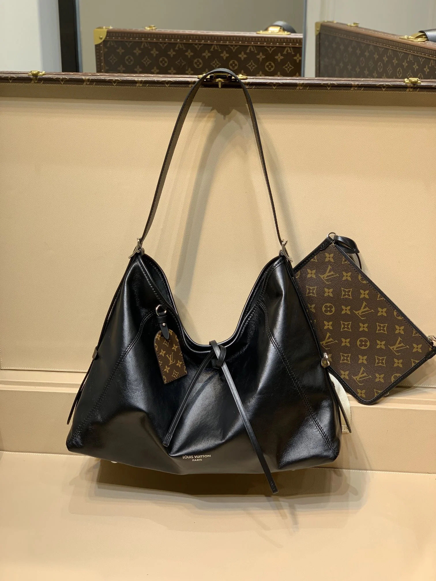 1-3826 Louis Vuitton CarryAll Dark Handbag 39cm - Image 1