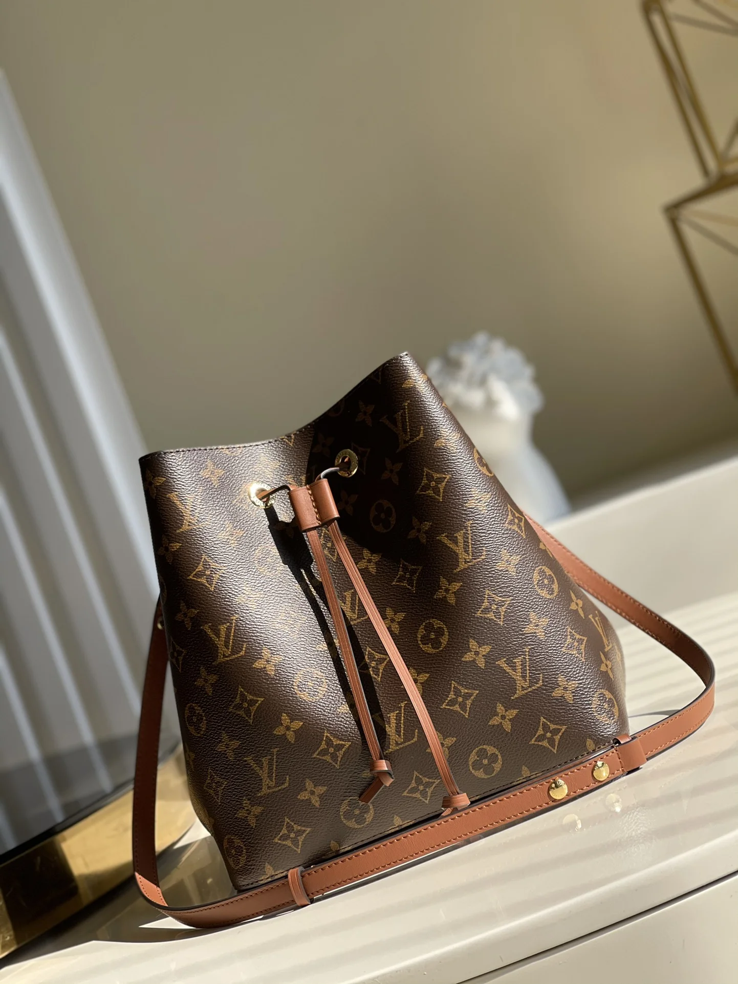 1-3828 Louis Vuitton M44887 NéoNoé Bucket Bag 26cm - Image 1