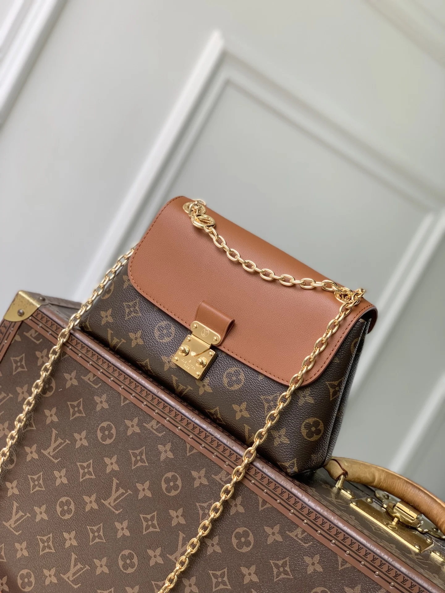 1-3847 Louis Vuitton Shoulder Bag 24cm - Image 1