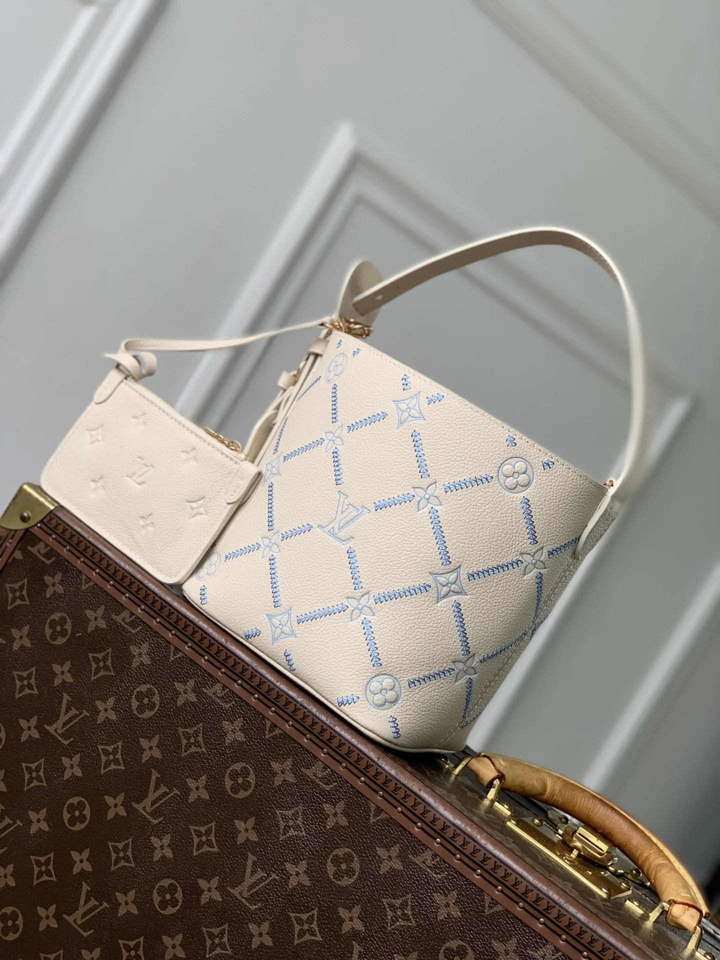 1-3851 Bucket Bag 18cm - Image 1