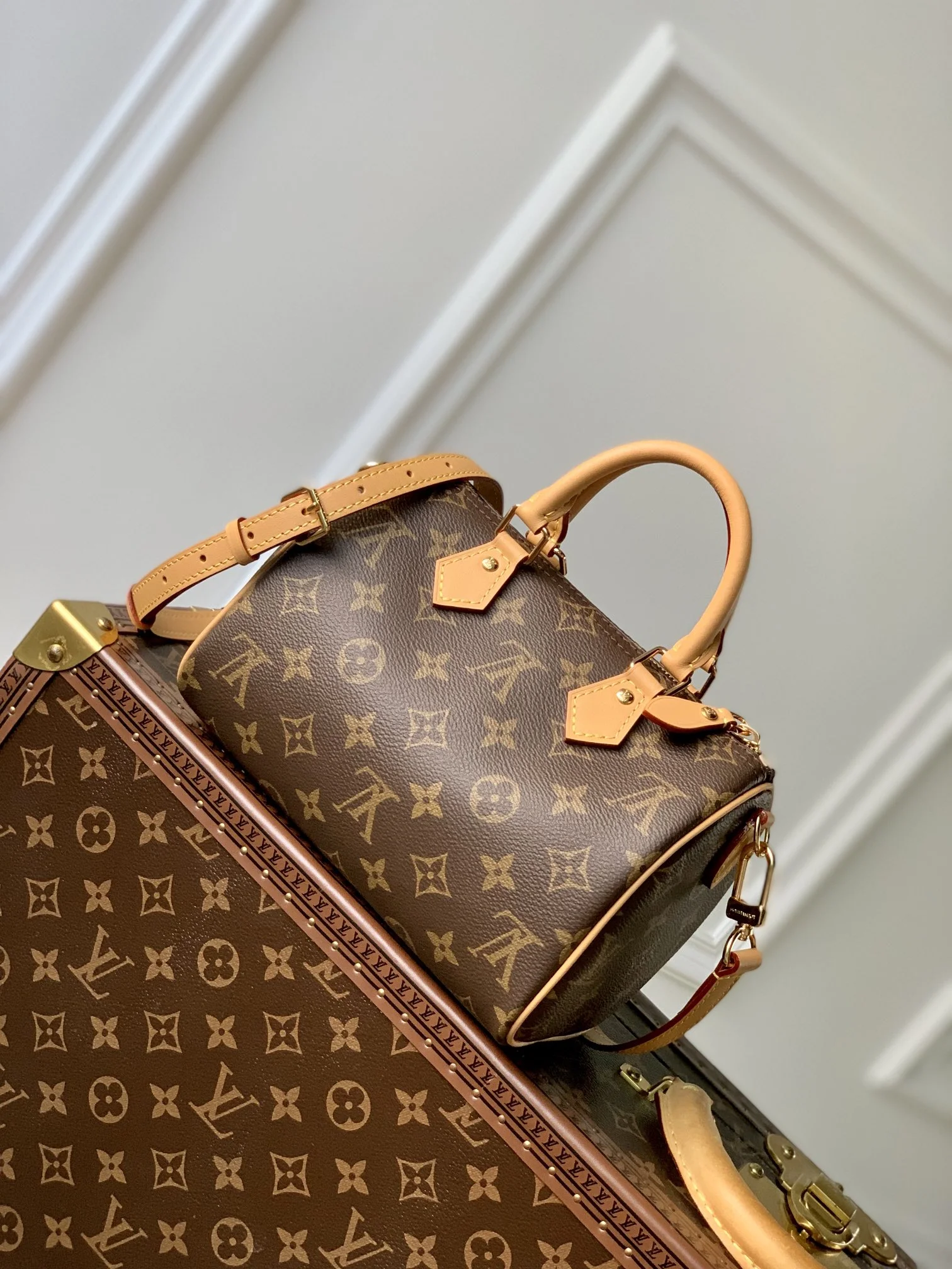 1-3856 Louis Vuitton Handbag 20.5cm - Image 1