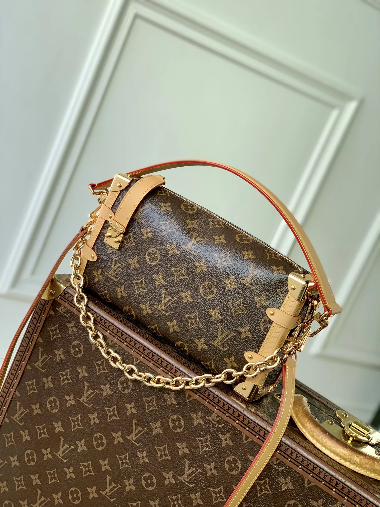 1-3863 Louis Vuitton Side Trunk East West 28cm - Image 1