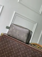 Louis Vuitton Locker Dopp Kit 23cm
