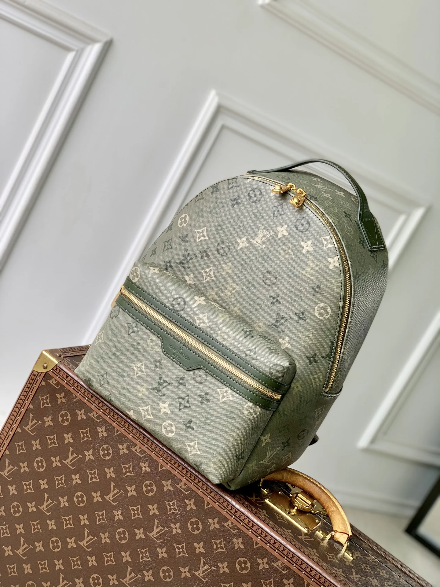 1-3886 Louis Vuitton Discovery PM Backpack 30x40x20cm - Image 1