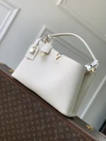 Louis Vuitton Capucines Handbag 37.5cm