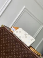 Louis Vuitton Wallet 21cm