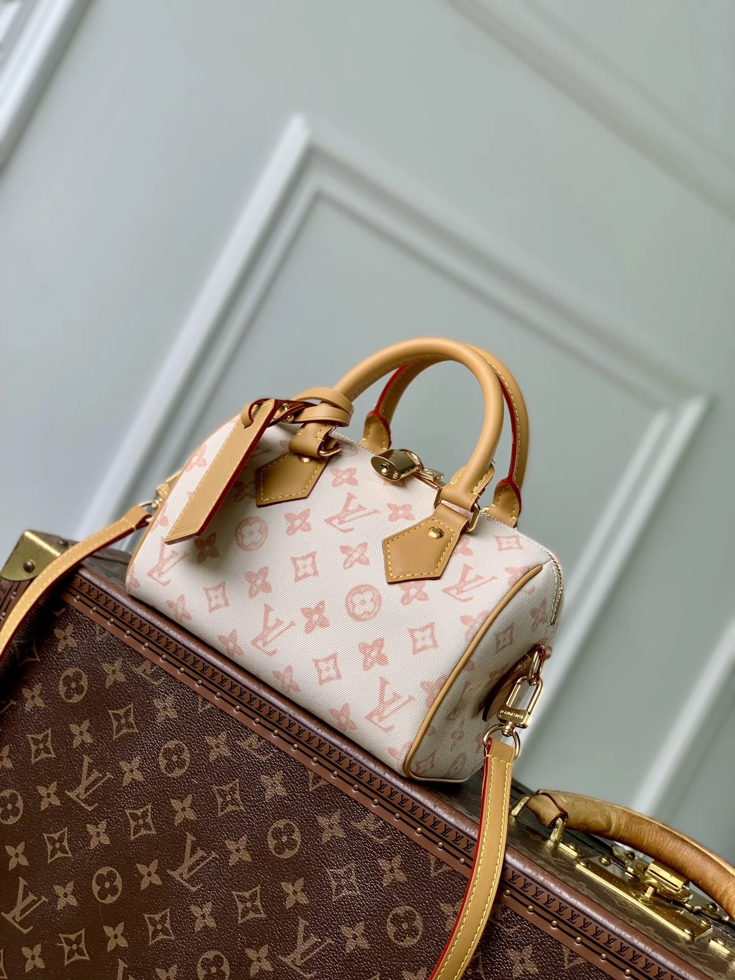 1-3924 Louis Vuitton Handbag 20.5cm - Image 1