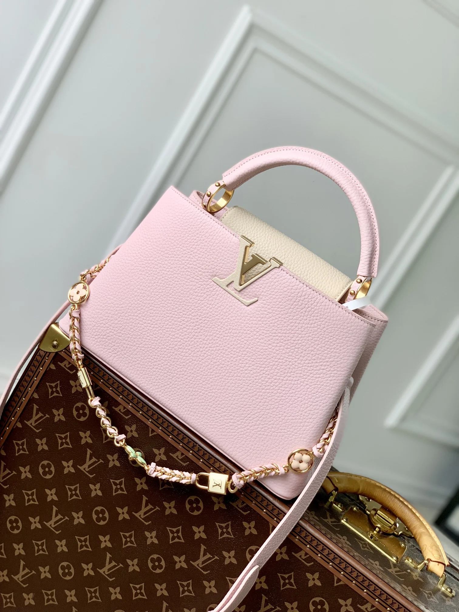 1-3928 Louis Vuitton Capucines Handbag 31.5cm - Image 1