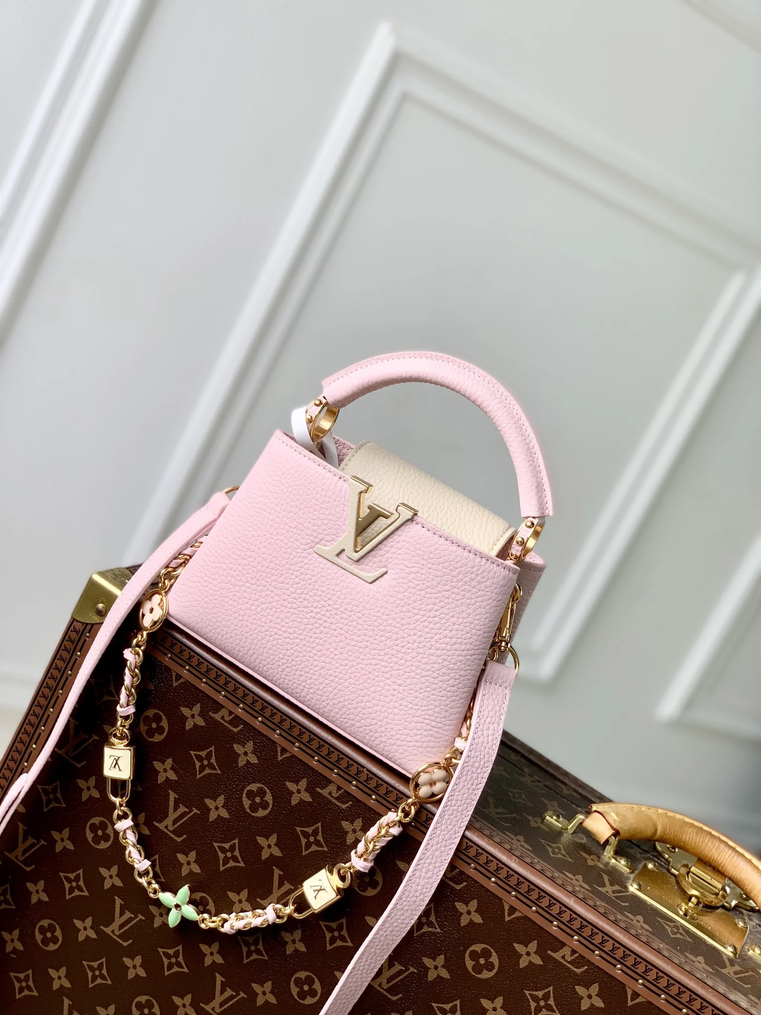 1-3930 Louis Vuitton Capucines Mini Handbag 21cm - Image 1