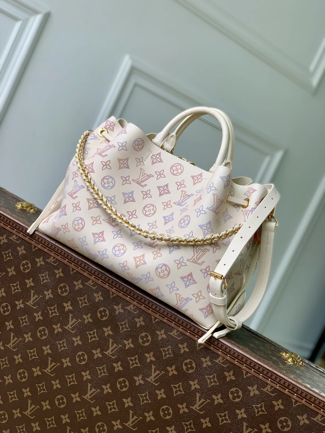 1-3963 Louis Vuitton Dream Animation Handbag 32cm - Image 1