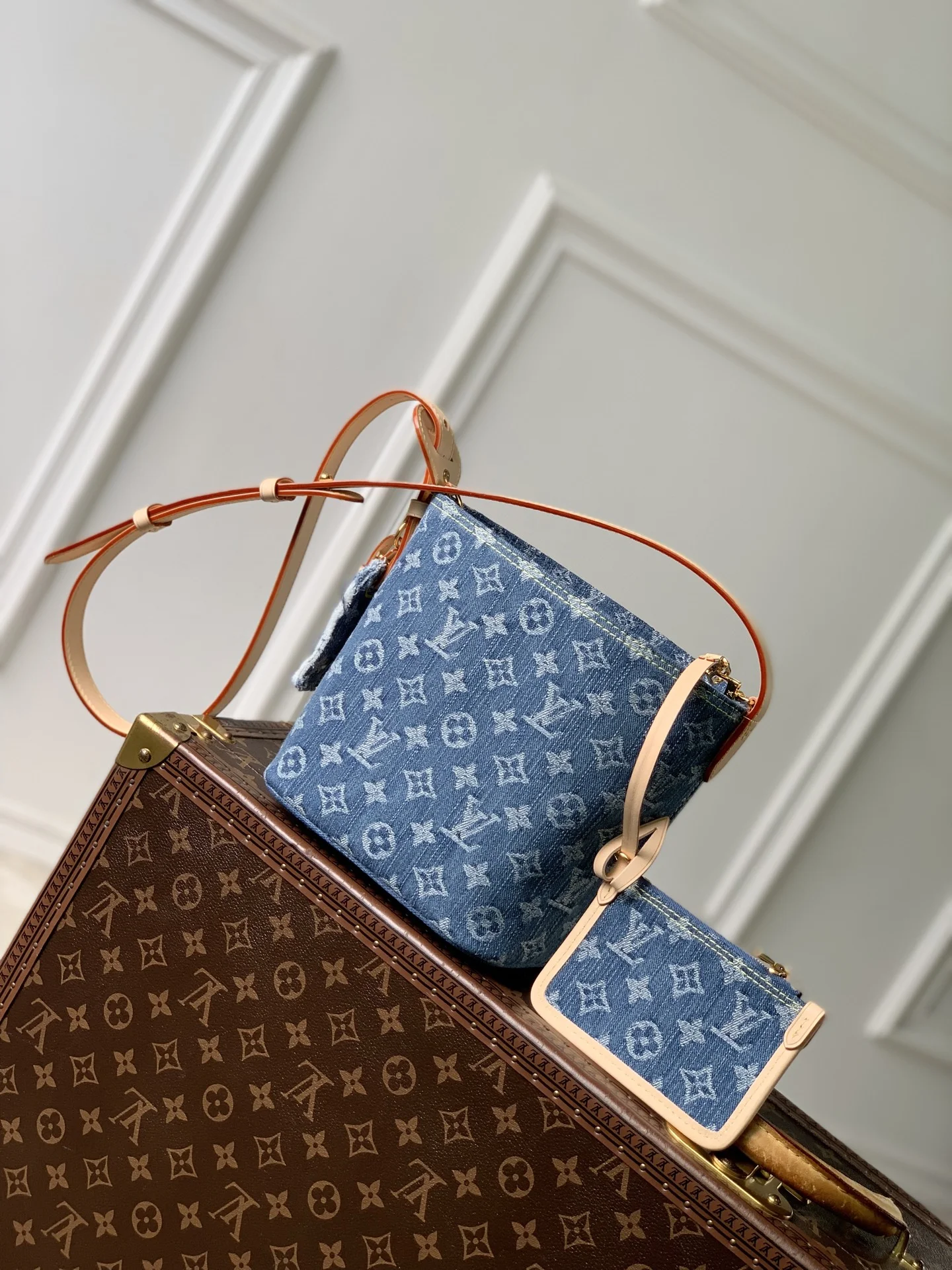 1-3983 Louis Vuitton Denim Rendez-Vous Bucket Bag 18cm - Image 1