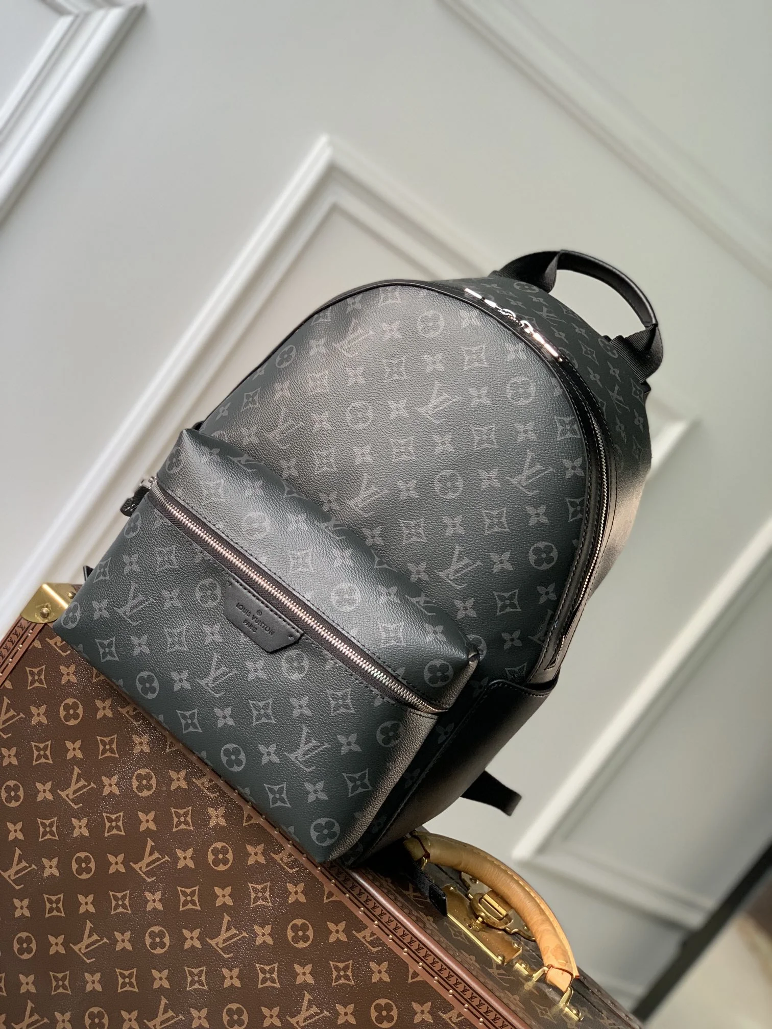 1-3996 Louis Vuitton Discovery Backpack 38cm - Image 1