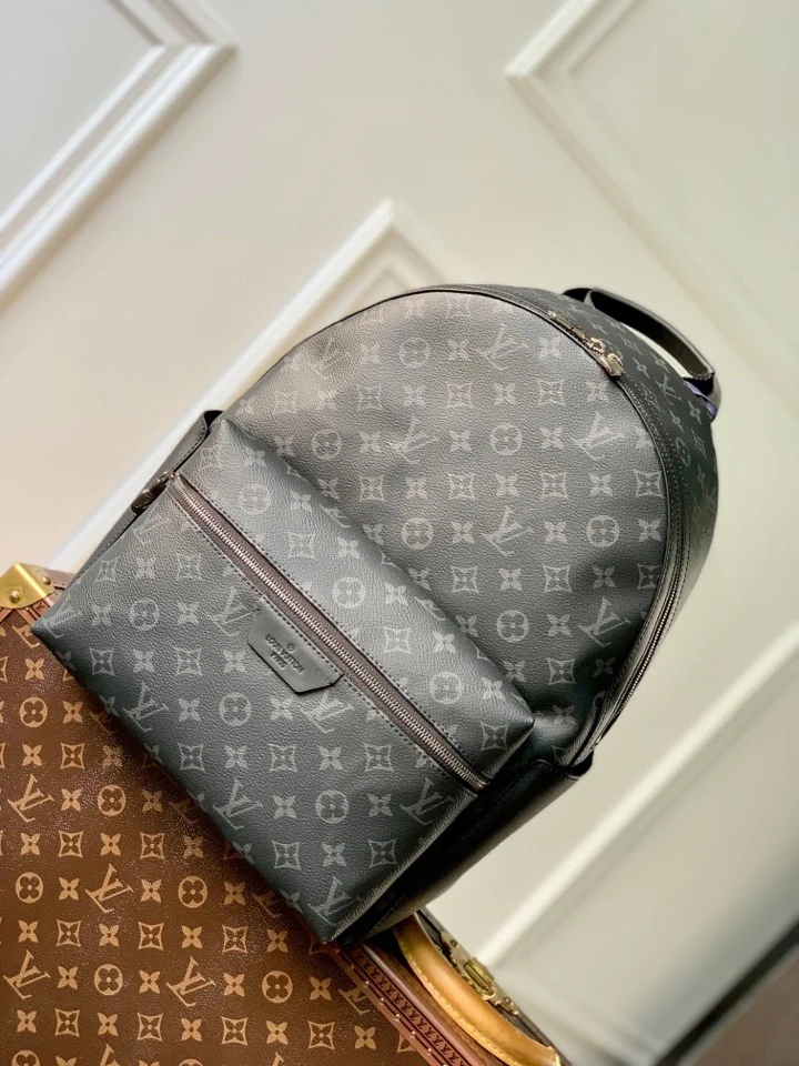 1-3997 Louis Vuitton Discovery Backpack 42cm - Image 1