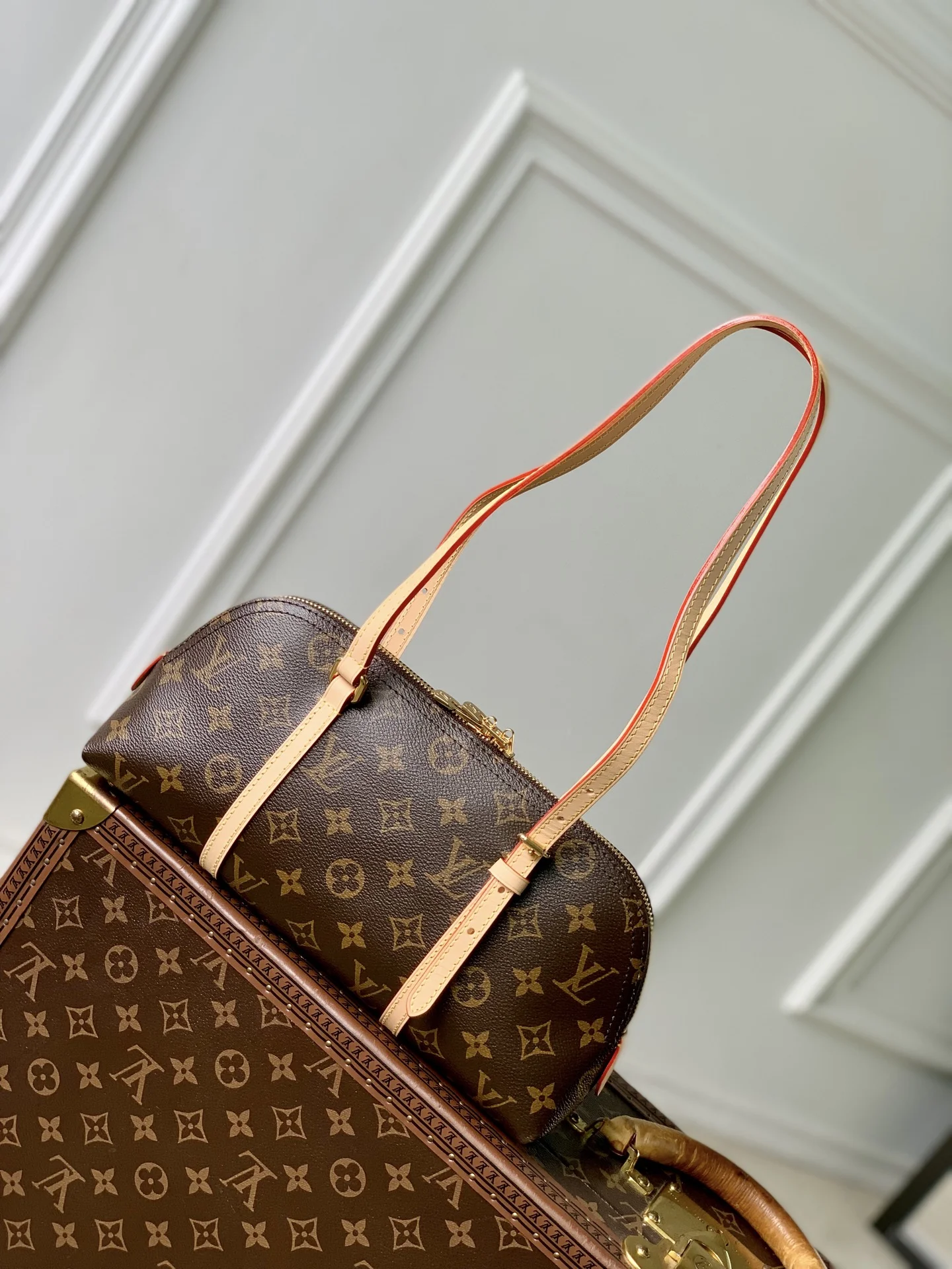 1-4001 Louis Vuitton Squire East West Bag 29cm - Image 1