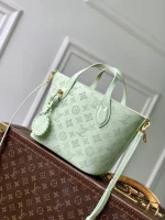 Louis Vuitton Handbag 20cm