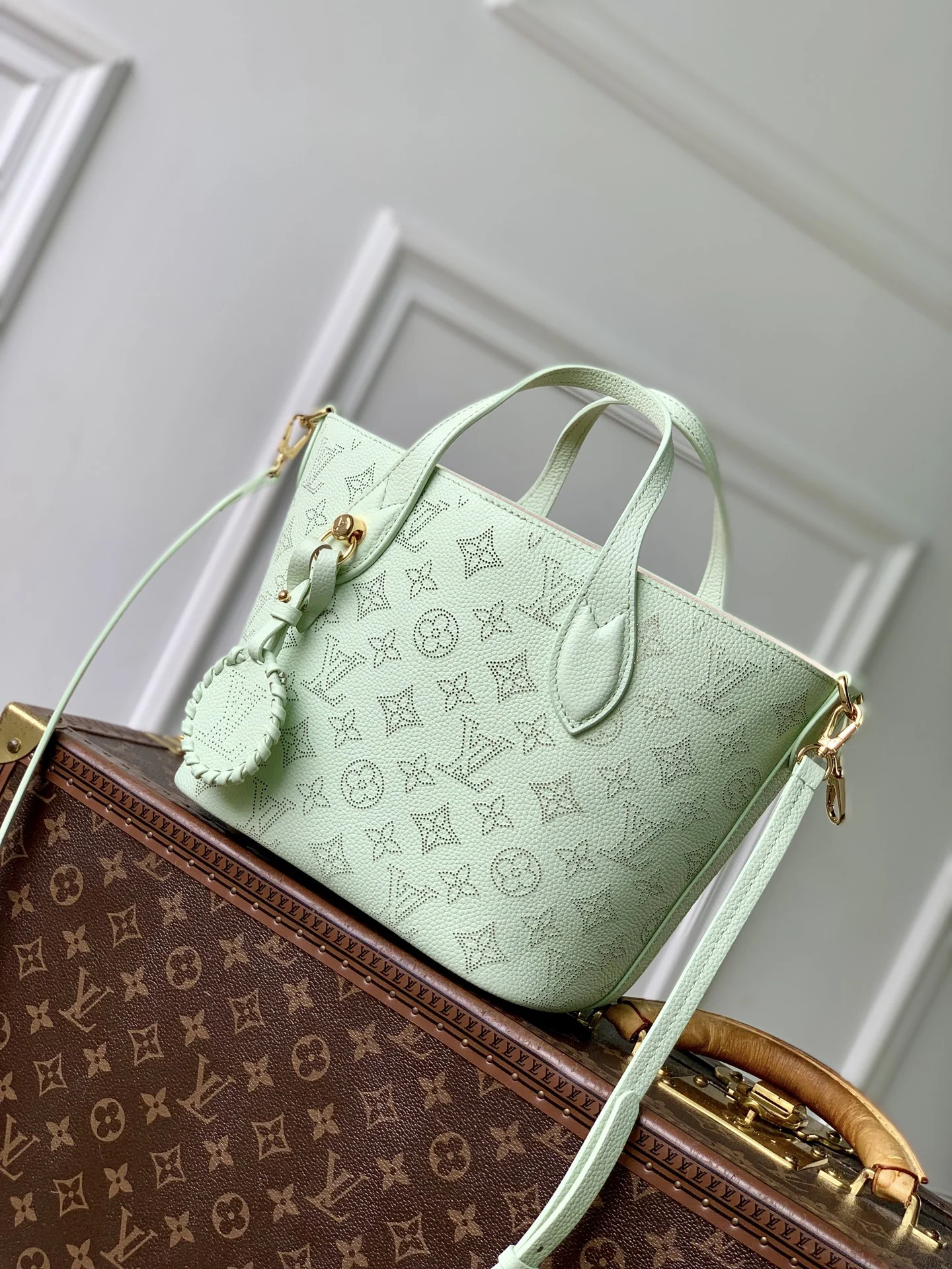 1-4005 Louis Vuitton Handbag 20cm - Image 1