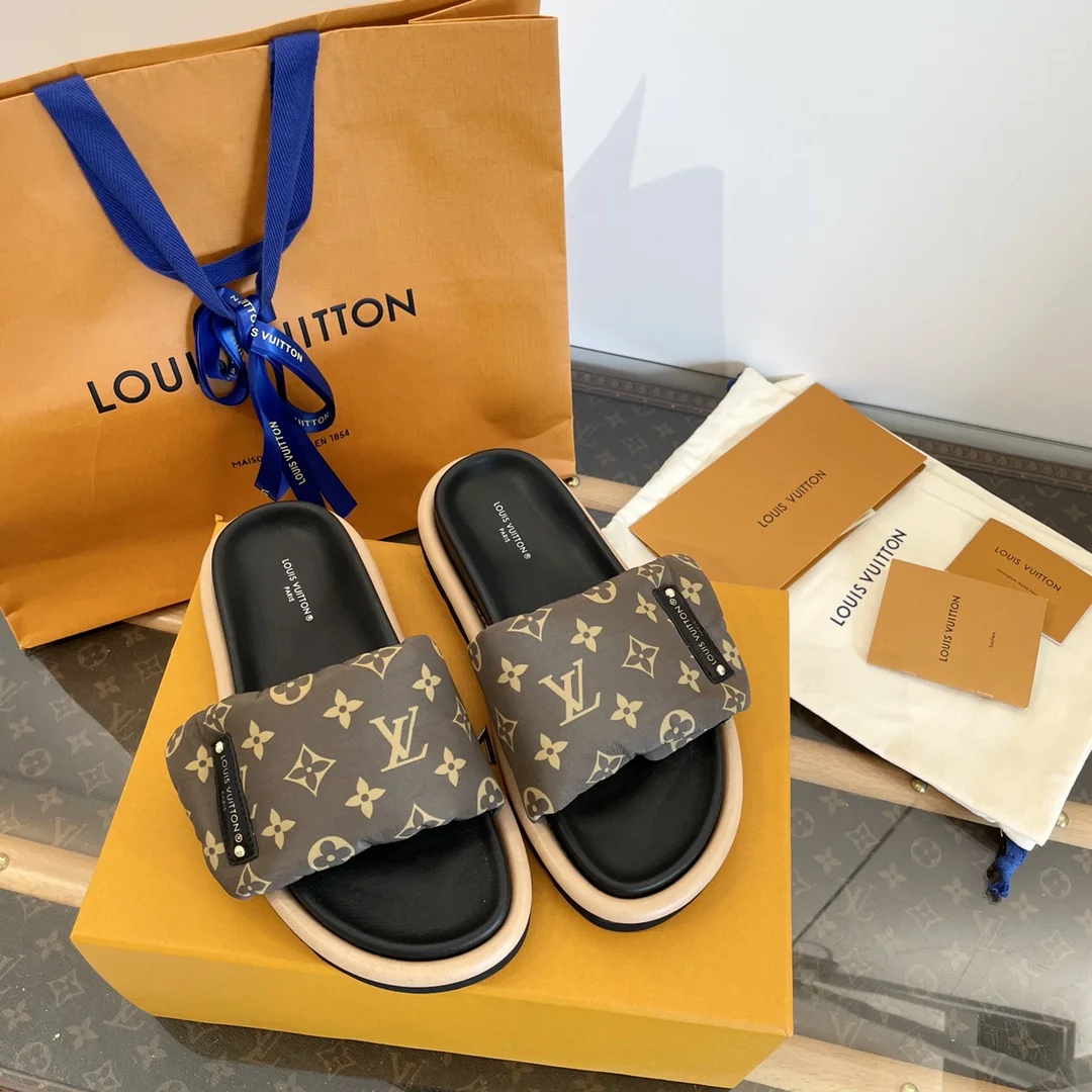 1-4050 Louis Vuitton Sandals - Image 1
