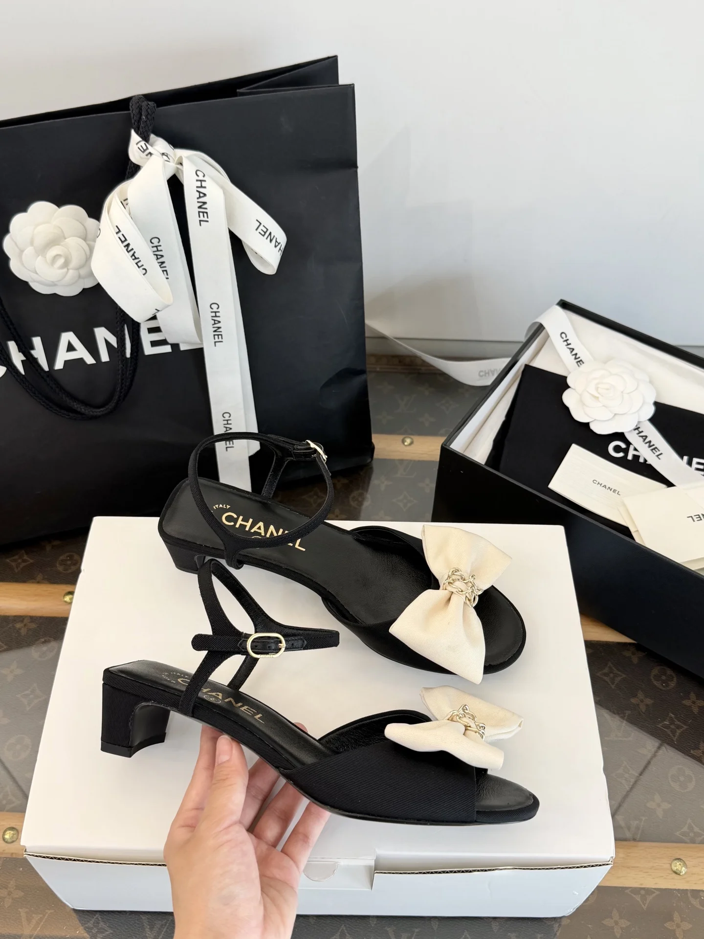 1-4189 Chanel 2026 New Bow Round Toe Low Heel Sandals - Image 1